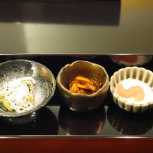 小鉢の下の重はしらす、松前漬け、明太子でした