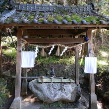 天香山神社の「手水舎」です。