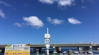 那覇市内の小さなビーチ