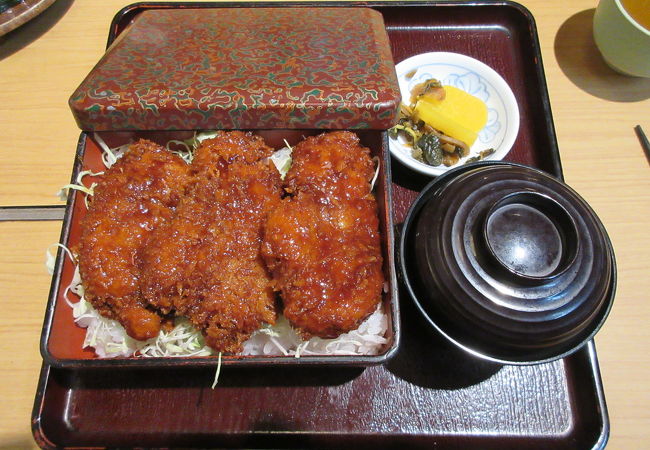 ソースかつ丼が食べられます