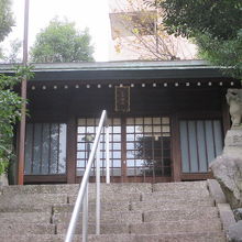 完璧に地元の神社です