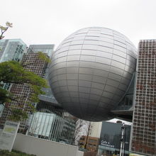 圧巻の球体です