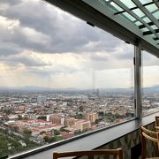 ラテンアメリカンタワーの最上階にあるMiraltoはメキシコシティを360度俯瞰できる美味しいレストラン