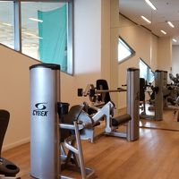 ジム。一通りのものは揃っている。