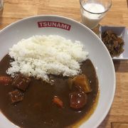 横須賀名物のカレーとハンバーガーを食べられます