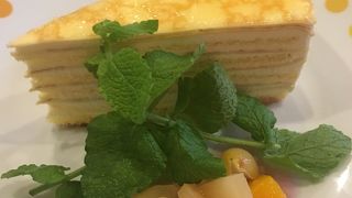 中が凍ったままのミルクレープを食べました。