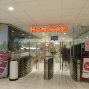 地下2階にスーパーマーケットHemkop(ヘムショップ)があった。