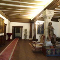 ホテルの中はちょっと博物館みたいな感じになっています