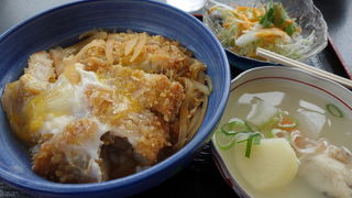 タラの塩味スープが付くかつ丼は珍味