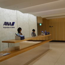 ラウンジ受付で振り分けられます