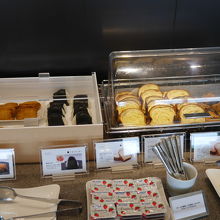 羽田とは少し違った軽食類です