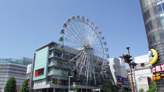 大観覧車が目立っています