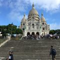 モンマルトルの丘に建つ、丸みを帯びた教会