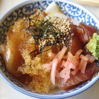 朝食、自分で造った海鮮丼