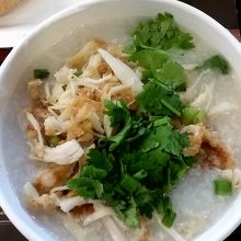 朝のメニューにはお粥も