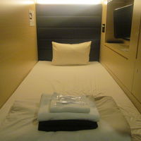 スタンダードカプセル客室内の様子（デラックスもあります）