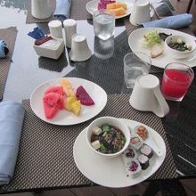 まずは料理を取って来て、数回お代わりします＾＾