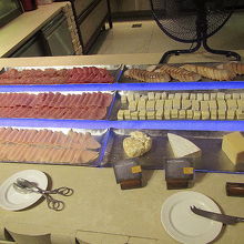 ハムやチーズの量をみても、宿泊客がいっぱいだと分かります。