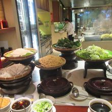 ヌードルのコーナー。味付けは自分の好みで調整します。