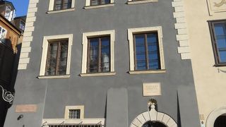 旧市街広場に面しています