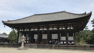 貴重な国宝や重文の仏像がたくさん安置されている。お堂は国宝。