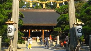 鳥居の内側に松下村塾があります