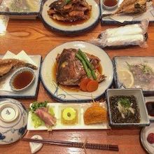 夕食の新鮮な海鮮料理