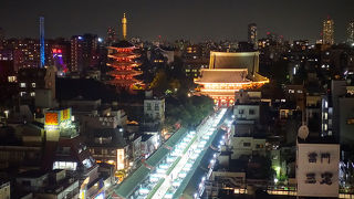 浅草寺，スカイツリーを一望できます