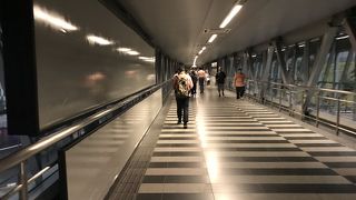 安全、快適な高架の歩道