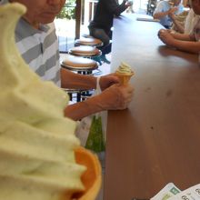 ワサビ本来の味を期待するとガッカリする本わさびソフトクリーム