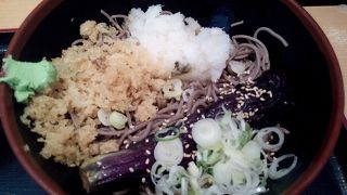 インドカレーの旗が目印