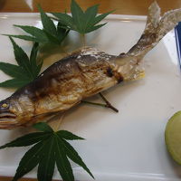 夕食の鮎の塩焼き