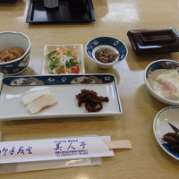 朝食には、これの他に焼き魚