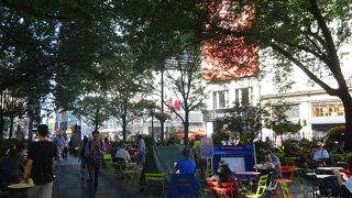 繁華街の中の癒しスポット