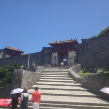 石段がかなり長い