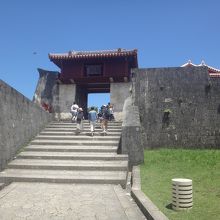 他の門とたいしてかわらないデザイン