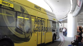 ハーツレンタカー (ロサンゼルス国際空港営業所)