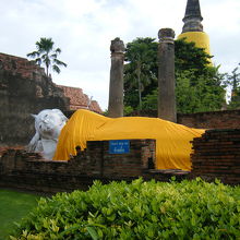 涅槃仏 (ワット ヤイ チャイ モンコン)