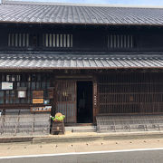 宿場町の風情ある旧家