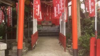 こちらにお参りすると、生涯にわたって着る物には不自由しないそうです。