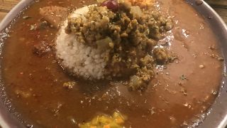 スパイスカレーの行列店