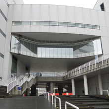 海側から見た会議センター