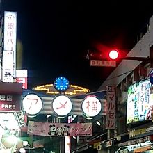 アメ横の文字が誇らしげに見えます