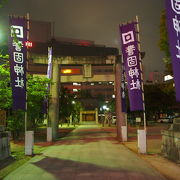 天神の中心に位置する『警固神社』