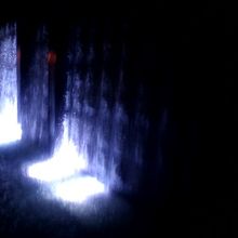 公園入口の滝もライトアップされていたのですが、写真が下手…。