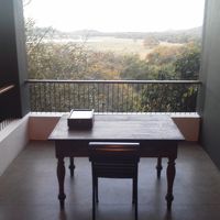 バワ氏の使っていたテーブル先にシーギリア