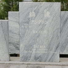 ウズベキスタン内の各墓地の鎮魂碑