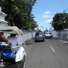 ベチャからの眺め。細い道でもすいすい。
