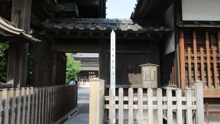 歴史ある門で見ごたえありますが残念ながら。