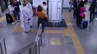 荷物が多いと移動は大変です。